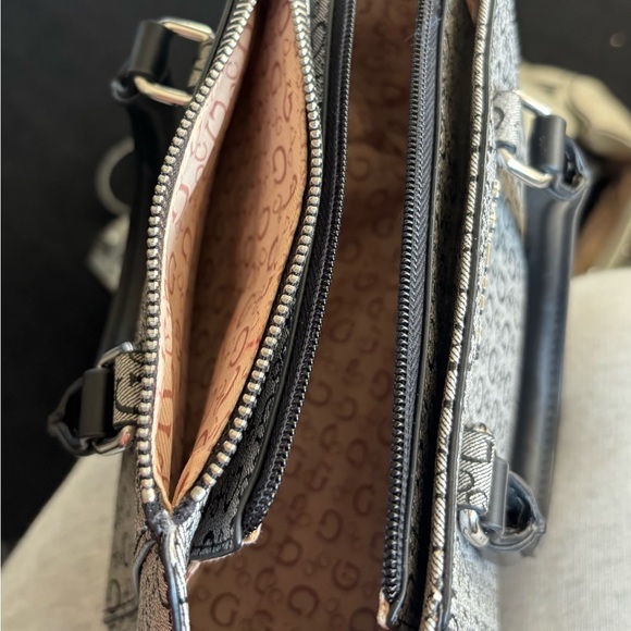 Guess Bag - Picture 7 of 7
